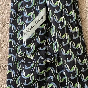 VTG Salvatore Ferragamo blue 100% silk neck tie.